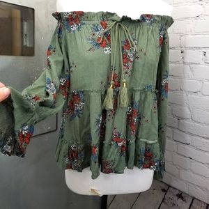 *2/$20 bundle * Cold shoulder Cresent top boho hippie tassel size small nwot